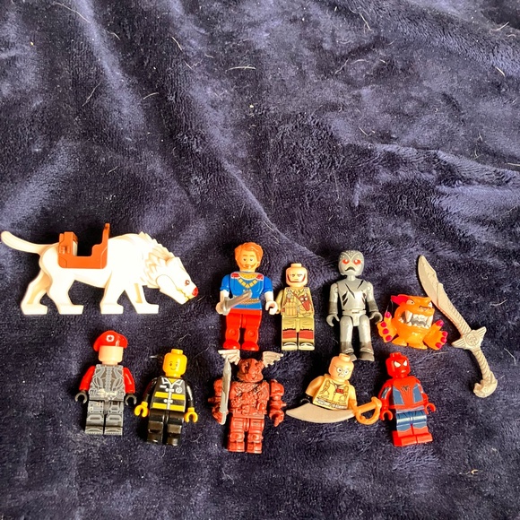 Blocks and figures - Picture 2 of 2